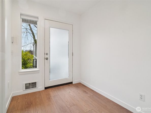 127 25th Avenue E B, Seattle WA 98112
