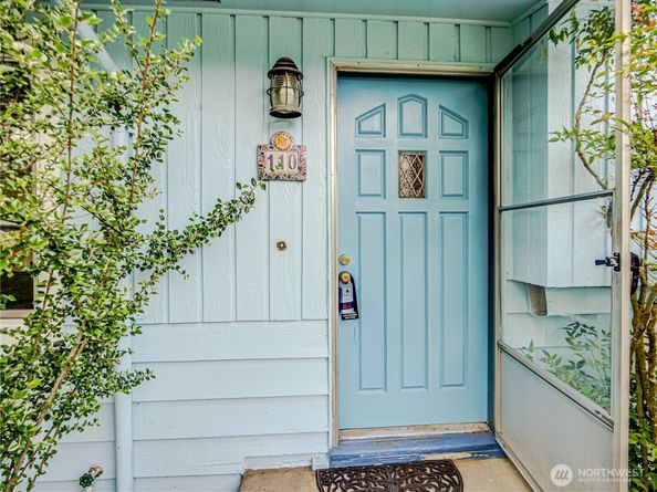 110 N 201st Street, Shoreline WA 98133