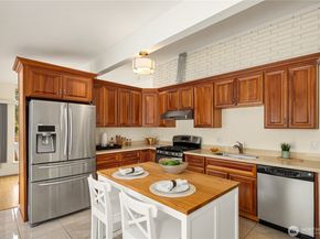 9750 SE 41st Street, Mercer Island WA 98040