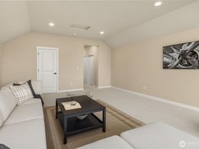 5597 NW Muddy Paws Court, Bremerton WA 98312