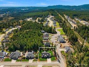 5597 NW Muddy Paws Court, Bremerton WA 98312