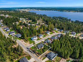 5597 NW Muddy Paws Court, Bremerton WA 98312