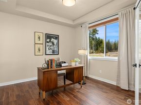 5597 NW Muddy Paws Court, Bremerton WA 98312