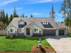 5597 NW Muddy Paws Court, Bremerton WA 98312