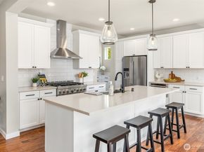 5597 NW Muddy Paws Court, Bremerton WA 98312