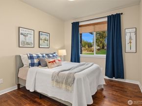 5597 NW Muddy Paws Court, Bremerton WA 98312