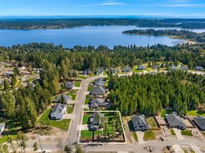 5597 NW Muddy Paws Court, Bremerton WA 98312