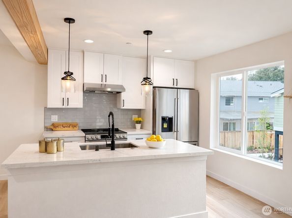 19505 Damson Road C2, Lynnwood WA 98036