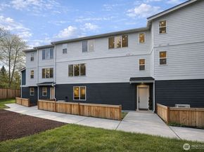 19505 Damson Road C2, Lynnwood WA 98036