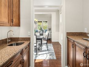 16290 SE 48th Drive, Bellevue WA 98006