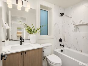 4417 2nd Avenue NE, Seattle WA 98105
