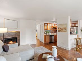 11054 NE 33rd Place B7, Bellevue WA 98004