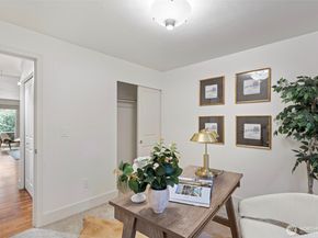 11054 NE 33rd Place B7, Bellevue WA 98004