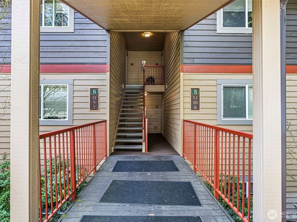 11054 NE 33rd Place B7, Bellevue WA 98004