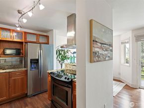 11054 NE 33rd Place B7, Bellevue WA 98004
