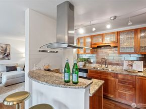 11054 NE 33rd Place B7, Bellevue WA 98004