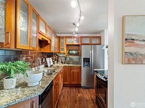 11054 NE 33rd Place B7, Bellevue WA 98004