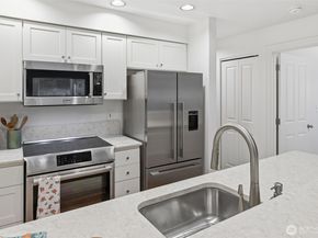215 20th Avenue E 105, Seattle WA 98112