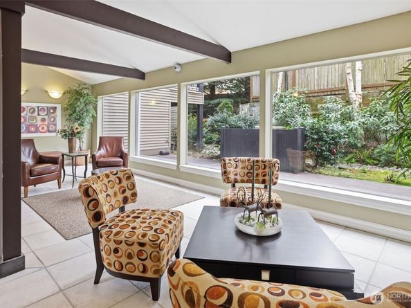 215 20th Avenue E 105, Seattle WA 98112
