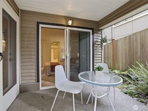 215 20th Avenue E 105, Seattle WA 98112