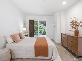 215 20th Avenue E 105, Seattle WA 98112