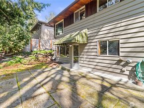 15829 4th Avenue SW, Burien WA 98166