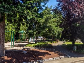 4610 NE 1st Ct, Renton WA 98059