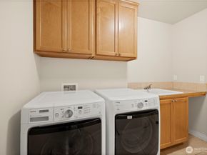 4610 NE 1st Ct, Renton WA 98059
