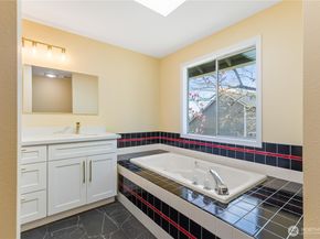 20319 120th AVE SE, Kent WA 98031