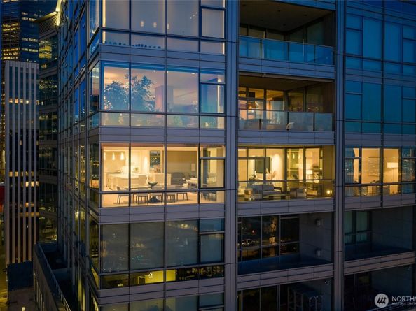 715 2nd Avenue 1702, Seattle WA 98104