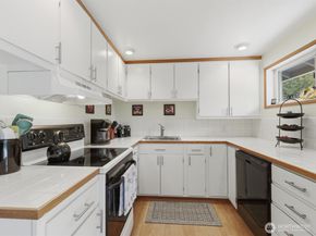 5907 227th Street SW, Mountlake Terrace WA 98043