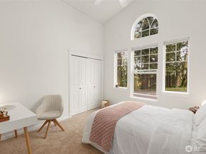 15820 104th Avenue NE, Bothell WA 98011