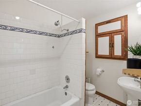 1107 E Denny Way A5, Seattle WA 98122