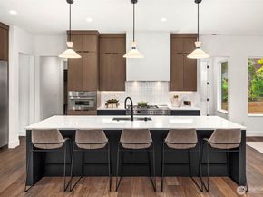 10620 NE 28th Place, Bellevue WA 98004
