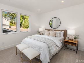 10620 NE 28th Place, Bellevue WA 98004
