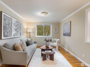 1036 146th Avenue SE, Bellevue WA 98007