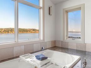 15517 Lake Shore Boulevard NE, Lake Forest Park WA 98155