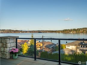 15517 Lake Shore Boulevard NE, Lake Forest Park WA 98155