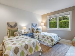 15517 Lake Shore Boulevard NE, Lake Forest Park WA 98155