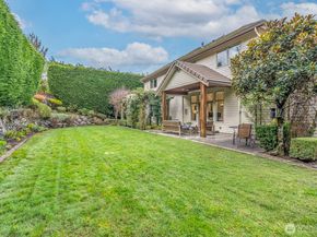15517 Lake Shore Boulevard NE, Lake Forest Park WA 98155