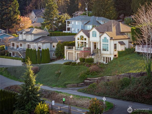 15517 Lake Shore Boulevard NE, Lake Forest Park WA 98155