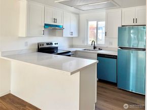 8823 Holly Drive H204, Everett WA 98208