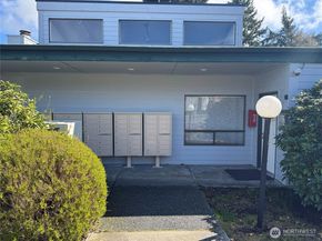 8823 Holly Drive H204, Everett WA 98208