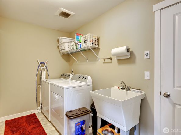 7058 E Nightingale Street, Port Orchard WA 98366