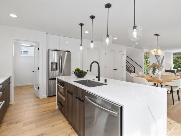 12015 36th Avenue NE, Seattle WA 98125