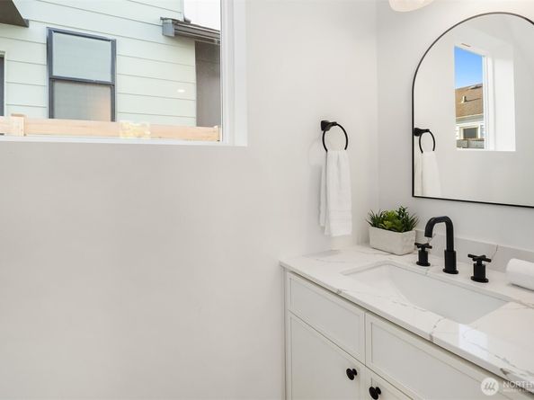 8016 24th Avenue NW, Seattle WA 98117