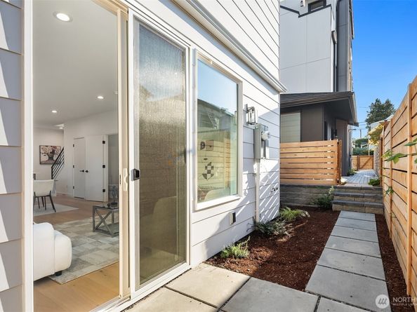 8016 24th Avenue NW, Seattle WA 98117