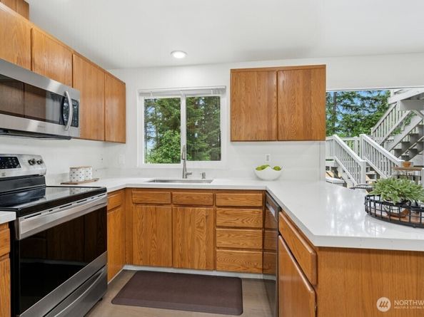 1115 207th Place NE, Sammamish WA 98074