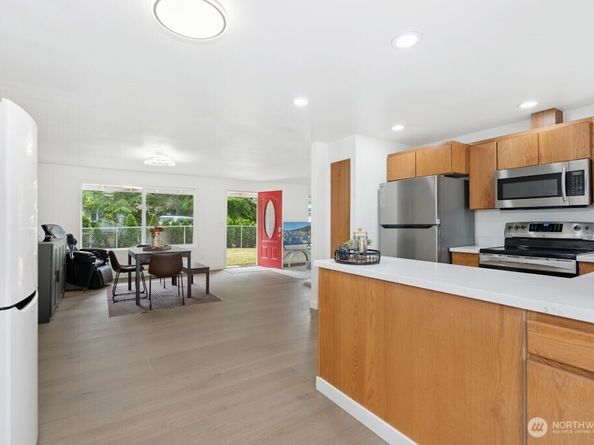 1115 207th Place NE, Sammamish WA 98074