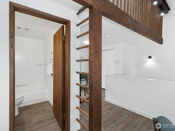 1115 207th Place NE, Sammamish WA 98074